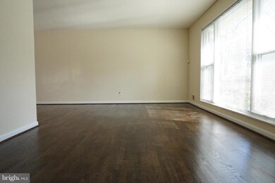 6016 Mustang Dr, Riverdale, MD 20737 - photo 4