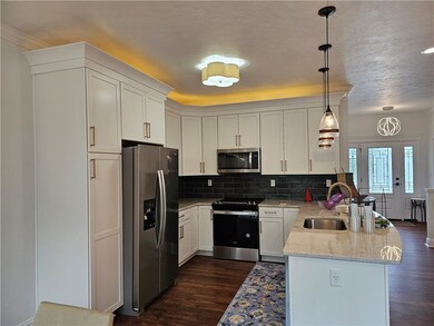 814 S 10th St, New Stanton, PA 15672 - photo 2