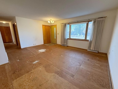 1306 Skyline Dr, Decorah, IA 52101 - photo 6