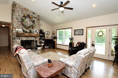 16630 Woburn Rd, Sharpsburg, MD 21782 - photo 5