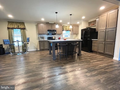 233 Hemlock Dr, Doylestown, PA 18901 - photo 2