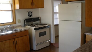Kitchen w/Gas range
