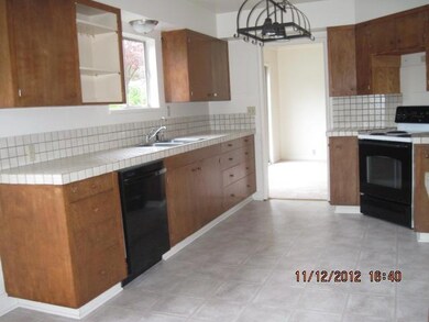 1174 NE 10th St, Grants Pass, OR 97526 - photo 2