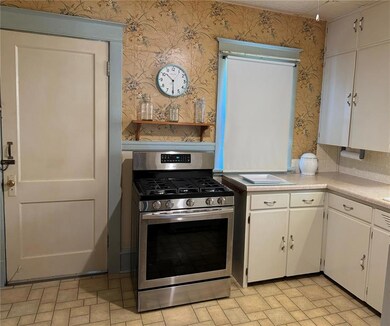 1611 5th Ave SE, Cedar Rapids, IA 52403 - photo 5