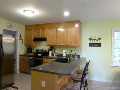 Great Kitchen with Breakfast Bar, Stainless Steel 