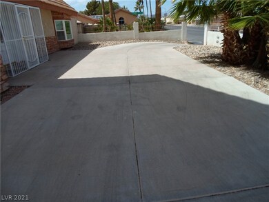 3745 E Viking Rd, Las Vegas, NV 89121 - photo 4