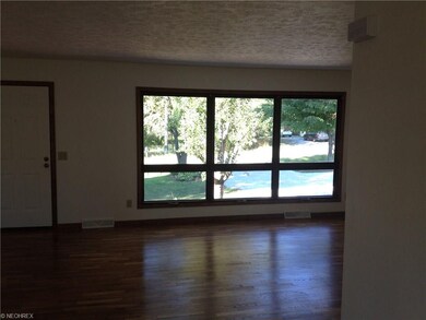 Large triple window in LR