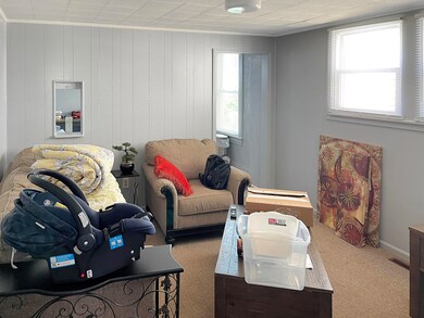 Upper unit rents for 800
