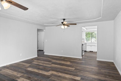 881 Westrop Dr, Central Point, OR 97502 - photo 4