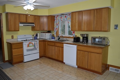 24 Windwood Dr, Ludlow, MA 01056 - photo 7