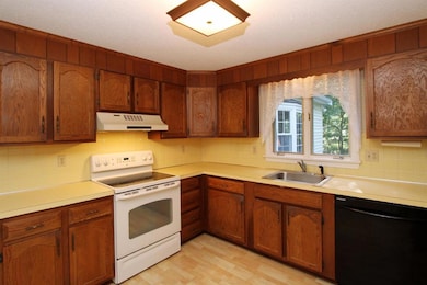 29 Bittersweet Ln, Harwich, MA 02645 - photo 4