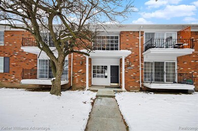 426 Fox Hills Dr N unit A5, Bloomfield Hills, MI 48304 - photo 2