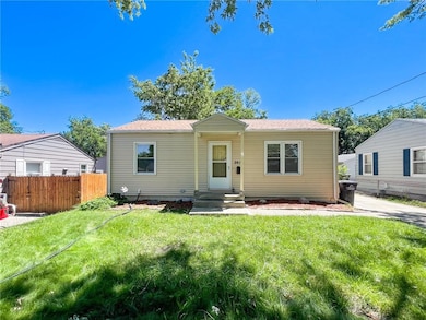 2619 57th St, Des Moines, IA 50310 - photo 2