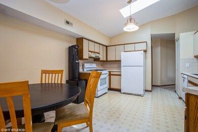 1721 Chesapeake Ln unit 2, Schaumburg, IL 60193 - photo 7