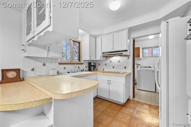 8718 Binney Dr, Warren, MI 48093 - photo 7