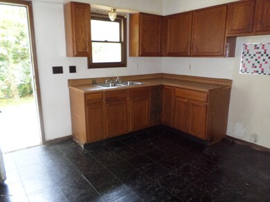 908 Ferry St, Niles, MI 49120 - photo 2