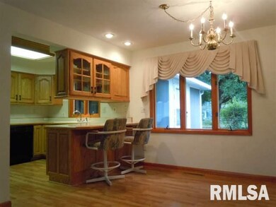 420 Mayfair Dr, Lincoln, IL 62656 - photo 3