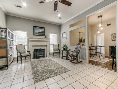 1008 Abbots Ln, Denton, TX 76205 - photo 4