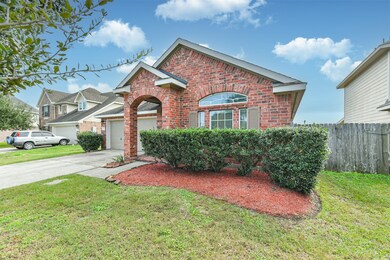 1077 Lasso Ct, Alvin, TX 77511 - photo 2