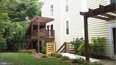 9927 Oakton Terrace Rd unit 9927, Oakton, VA 22124 - photo 2