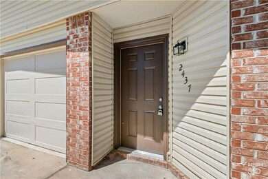 2437 W Magnolia