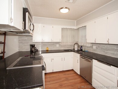 9907 S 227th East Ave, Broken Arrow, OK 74014 - photo 7