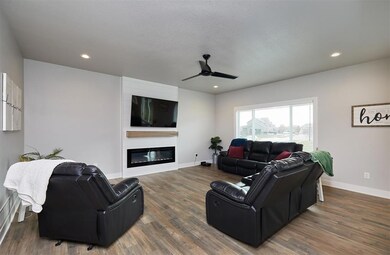 16200 Springbrook Trail, Urbandale, IA 50323 - photo 2