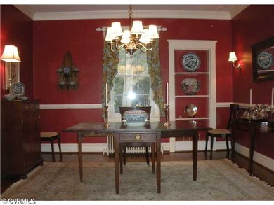Dining Room - 24 Lex - Traditional charm with hard