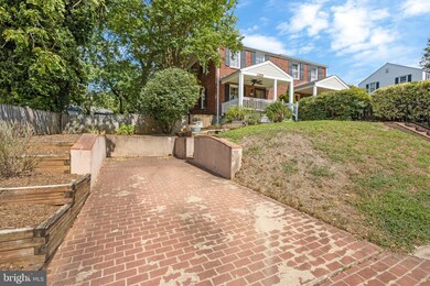 2716 Farnsworth Dr, Alexandria, VA 22303 - photo 2