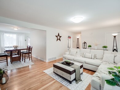 33 Oliveira Ave, Acushnet, MA 02743 - photo 4