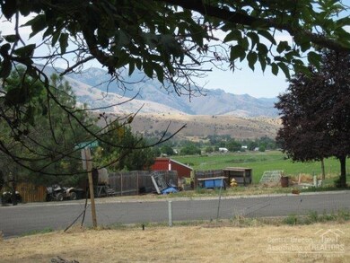 320 Holland Dr, Mount Vernon, OR 97865 - photo 5