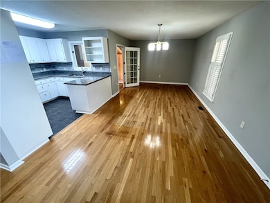 136 Bruce Blvd, Seneca, SC 29672 - photo 4