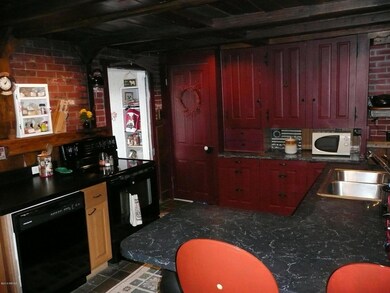 143 Lower Market St, Milton, PA 17847 - photo 5