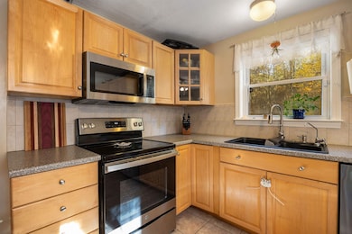 245 Beacon Hill Rd unit B, Pembroke, NH 03275 - photo 4