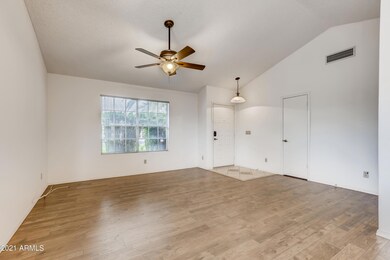 6-005449058-13 Living Room