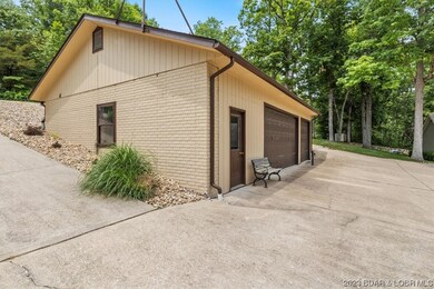Oversized 3 car garage