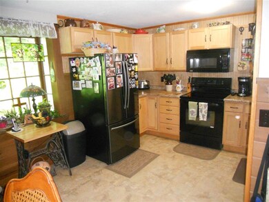 8 Dexter Hill Rd, Claremont, NH 03743 - photo 4