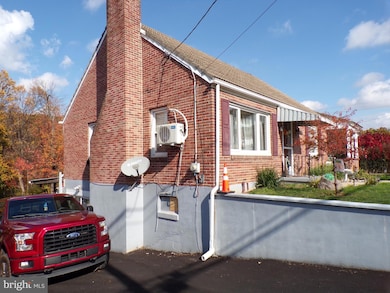 1615 Mount Laurel Rd, Temple, PA 19560 - photo 2