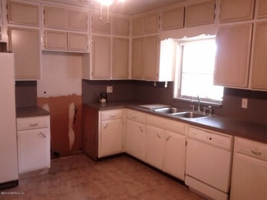 1647 Mount Vernon Dr, Jacksonville, FL 32210 - photo 3