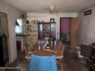 PXL_20241210_182836597