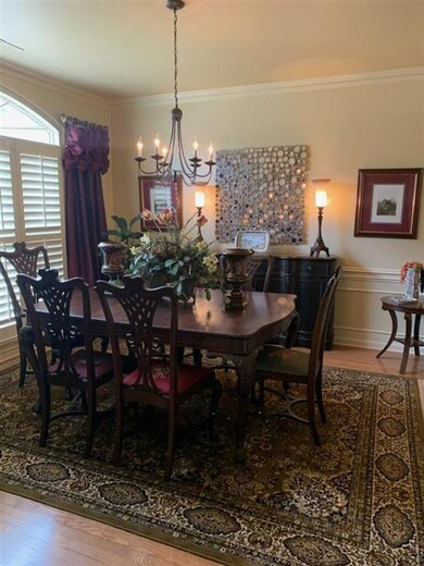 Smooth Ceilings - Crown Molding in every room