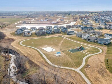 9421 Rushbrook Dr, Johnston, IA 50131 - photo 3