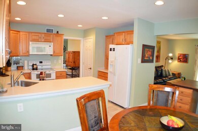 2529 Oakhampton Place, Herndon, VA 20171 - photo 5