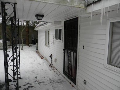11 N Maple Rd