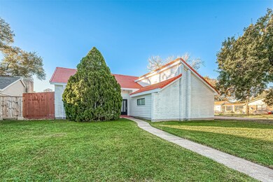 3919 Saratoga Dr, Houston, TX 77088 - photo 3