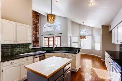 Breakfast nook in bay window area