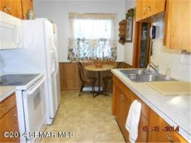 954 S 1st Ave, Albert Lea, MN 56007 - photo 2