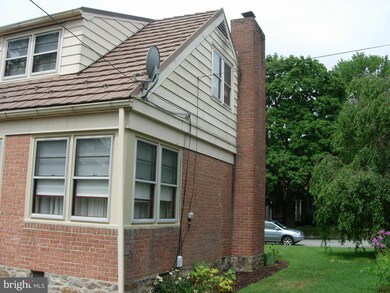 815 Penndale Ave, Reading, PA 19606 - photo 2