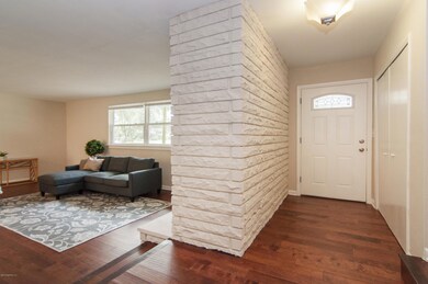 1039 Kellow Dr, Jacksonville, FL 32216 - photo 4