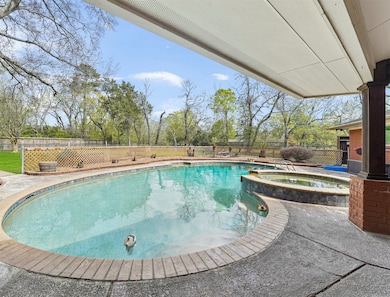 502 N Clear Creek Dr, Friendswood, TX 77546 - photo 4